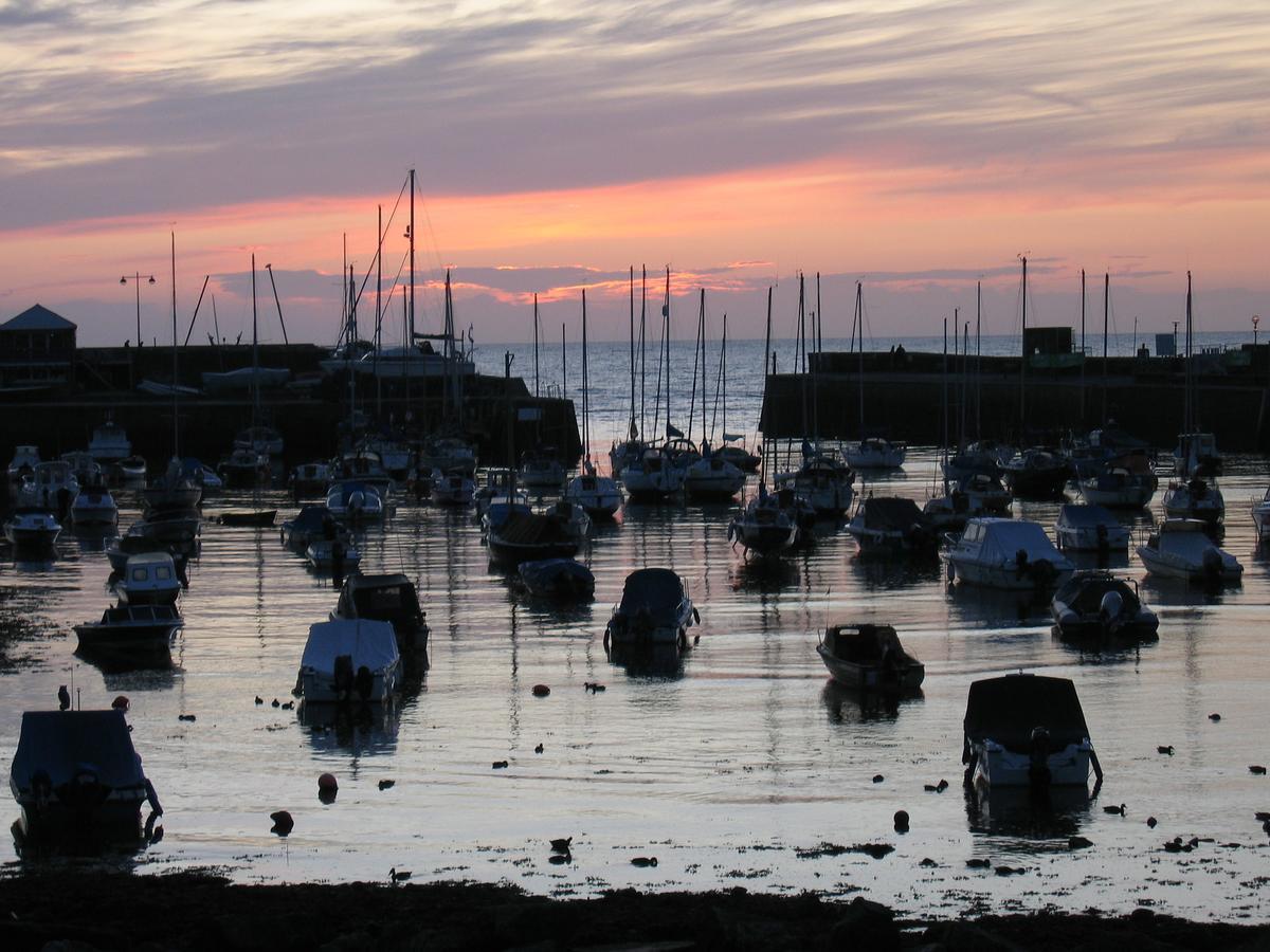 Harbourmaster Hotel Aberaeron Exterior photo